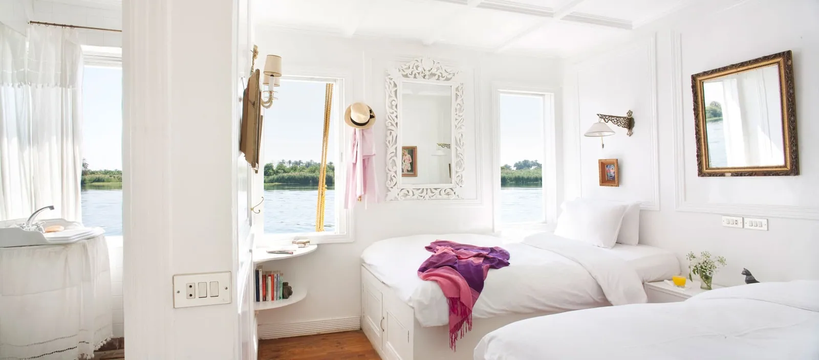 Meroe — Luxury Room с окном на реку