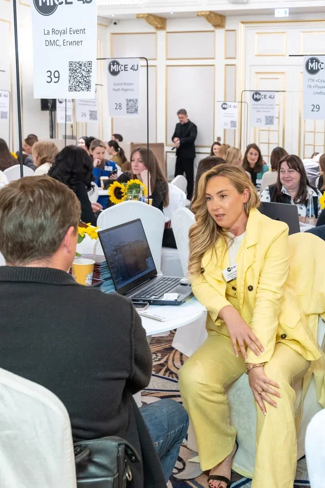 A meeting at the La Royal Event, DMC Egypt table during the MICE4U workshop